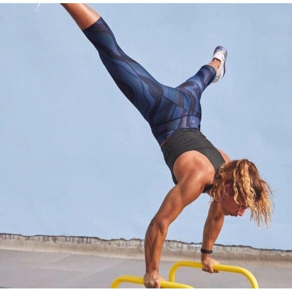 Athleta Crop Leggings XS Accelerate Geode Blue Black Purple Marble Stretch 15" - Picture 10 of 10